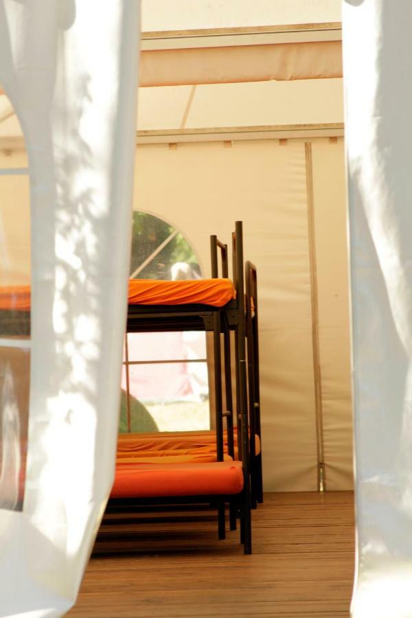 The Tent - Youth Only - Buchung Leider Nur Bis 30 Jahre Moglich! Monaco di Baviera Esterno foto